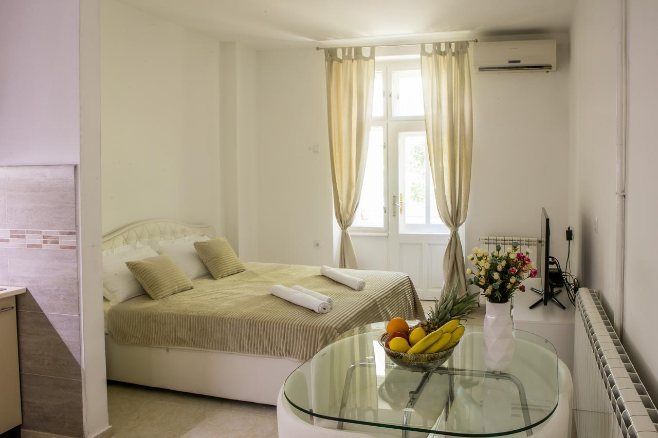 Natalie'S Apartment Belgrado Buitenkant foto